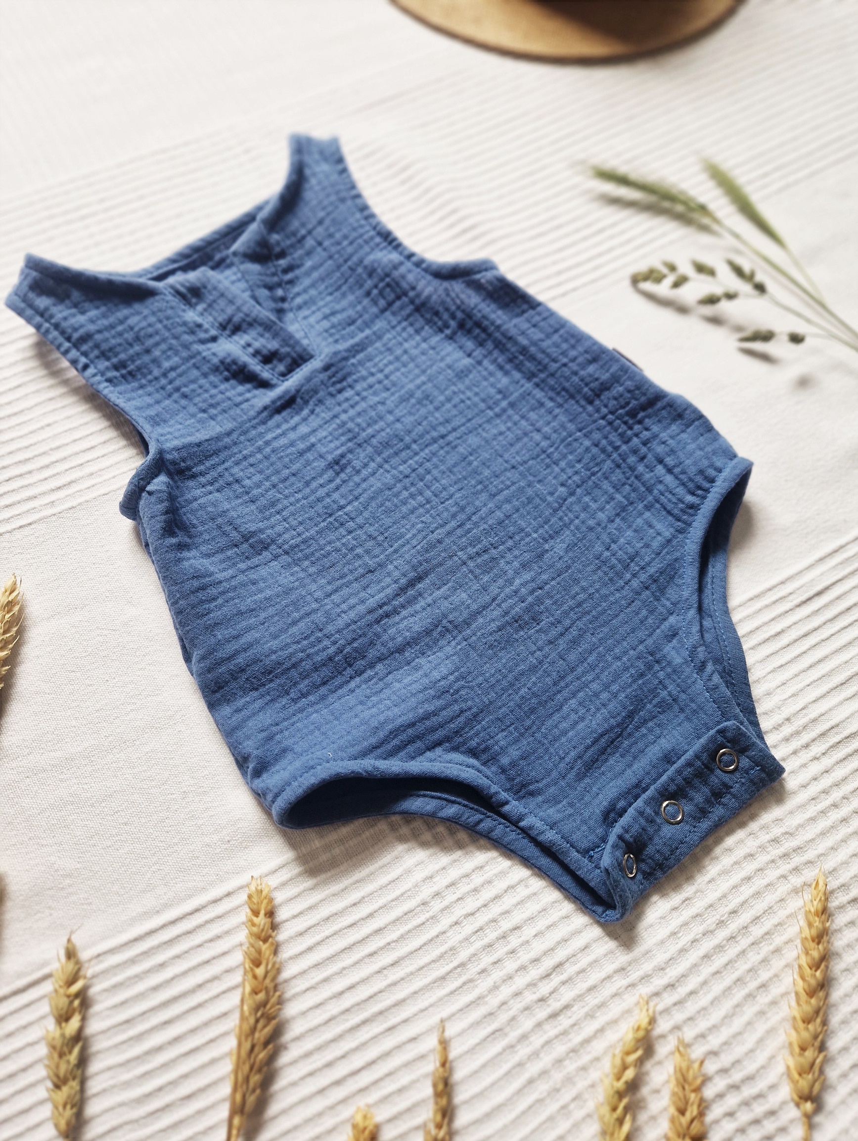 Mušelínové dětské body - OCELOVĚ MODRÁ