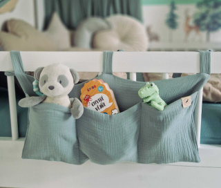 Mušelínový kapsář/organizér na postýlku - 3 kapsy - OLIVOVÁ